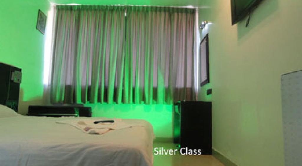 Hotel T.A.P. Gold Crest Bengalúr Pokoj fotografie